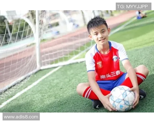 足球明星魅力四射展现个人风采与职业精神的精彩瞬间